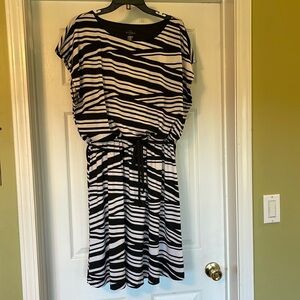Black and White Scoop Neck Dress Size 1X